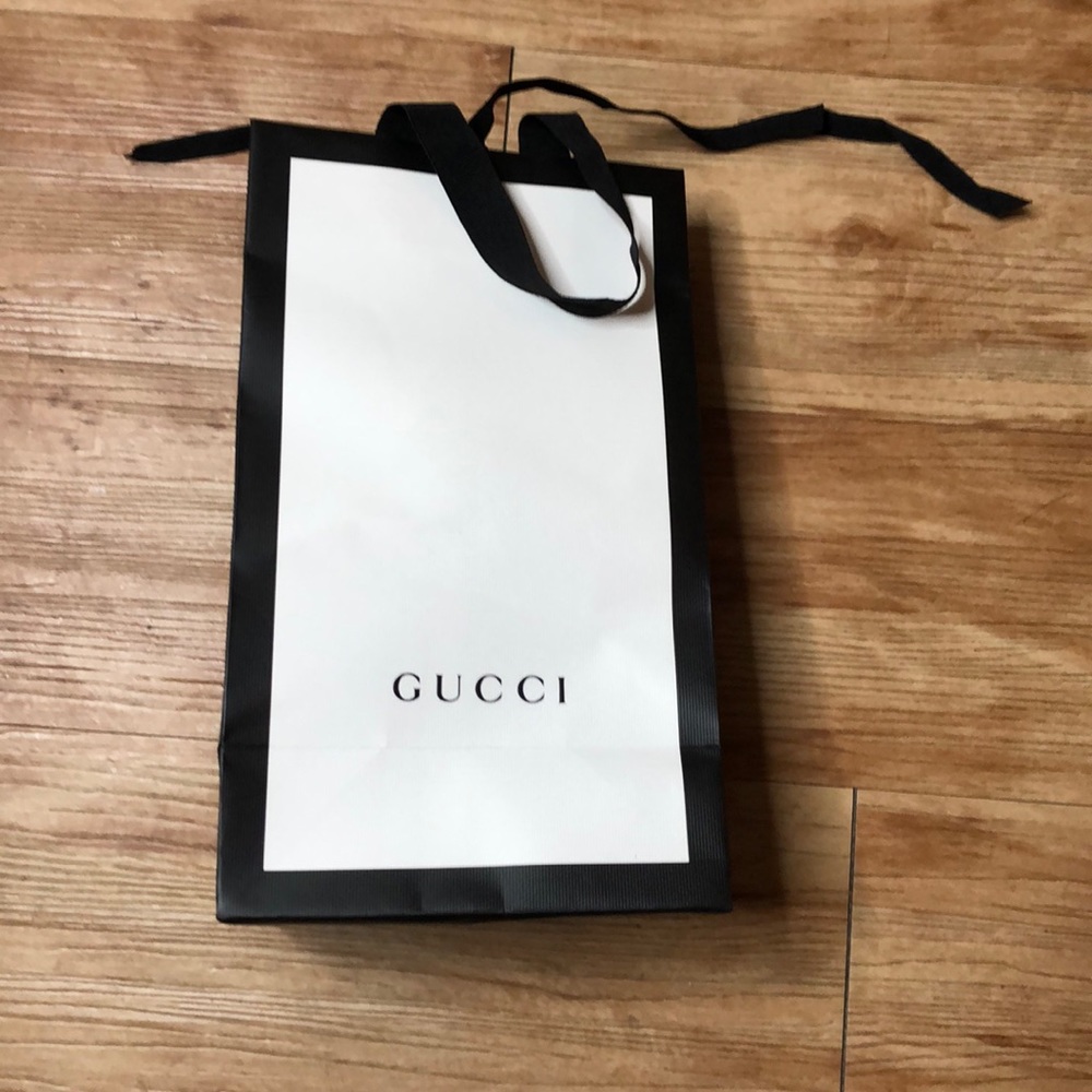 Small Gucci shopper. Fits accessories!